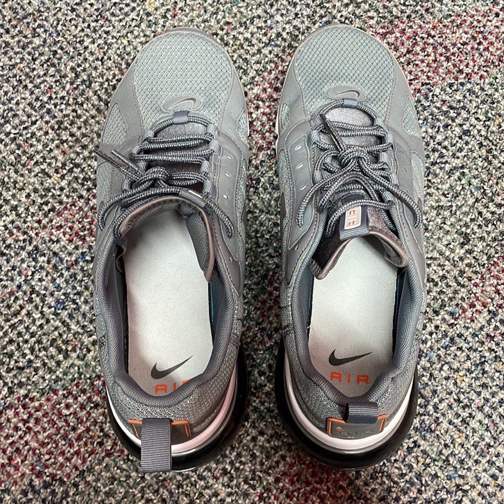 Nike - Picture 4 of 7